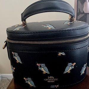 This is a expensive rich coach bag that is not used so in this you will be fancy